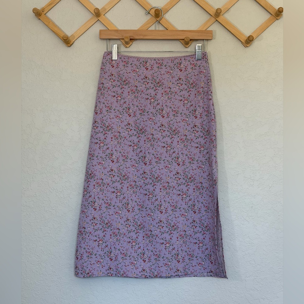 John Galt Floral Midi Skirt W/ Side Slit in Lavender. - Picture 1 of 10